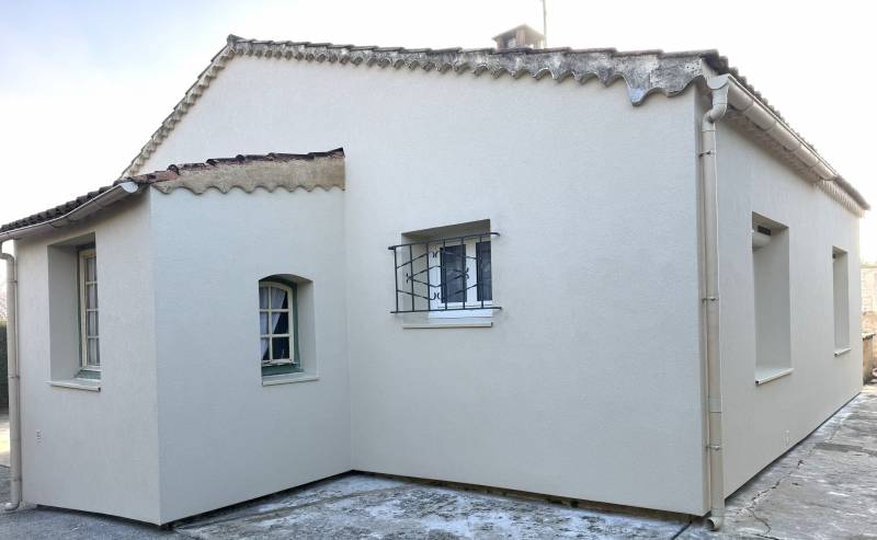 Zoom sur l'ITE l'isolation ne descend pas jusqu'en bas, une étape clé pour la durabilité