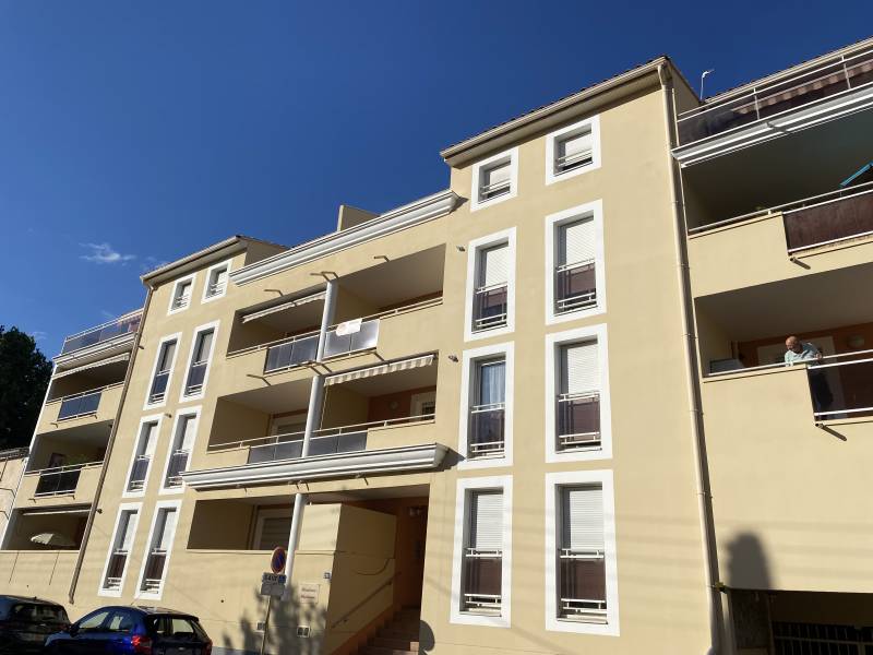 Rénovation façade d'un immeuble à Orange dans le Vaucluse prés d'Avignon