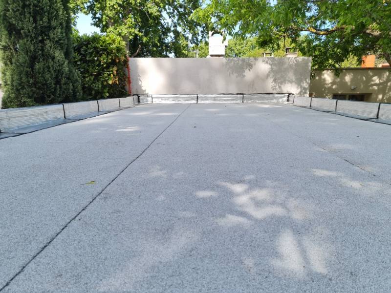 Après travaux d'étanchéité et d'isolation de ce toit terrasse à Noves