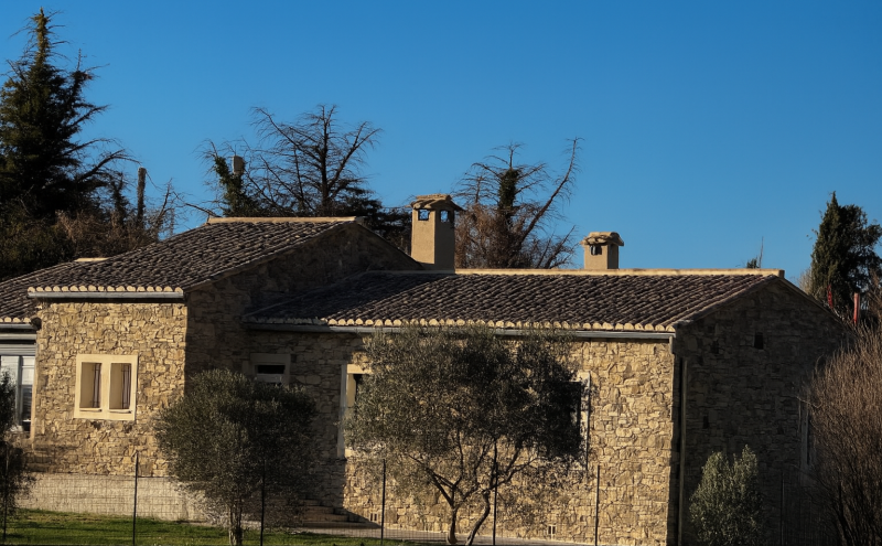 Isolation extérieure plus parement en pierre maison à Saint Rémy de Provence
