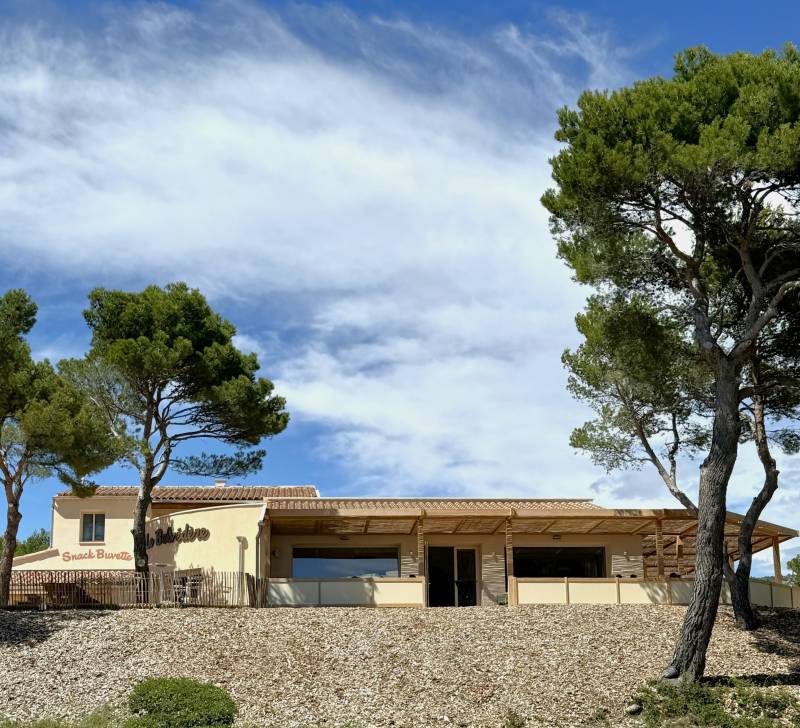 Isolation extérieure en fibre de bois au restaurant le Belvédère à Crillon le Brave